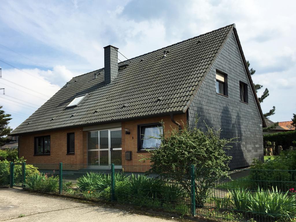 Privatunterkunft "An Der Hecke" Neuss Esterno foto